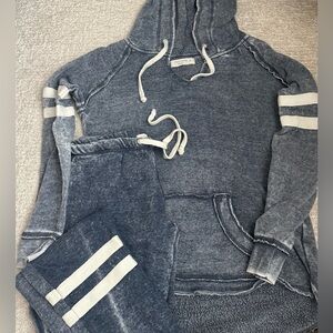 Women’s Sweatsuit Set
